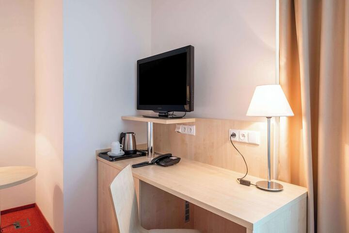 Room 14 of 83