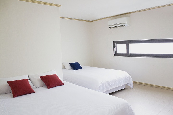 Room 8 of 38