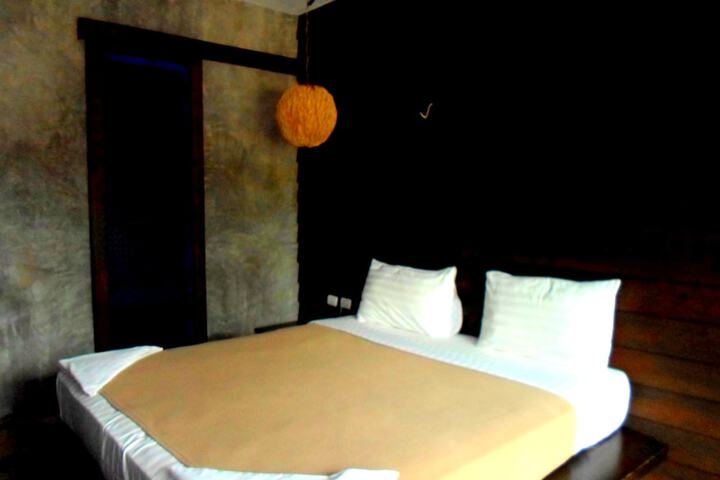 Room 12 of 51