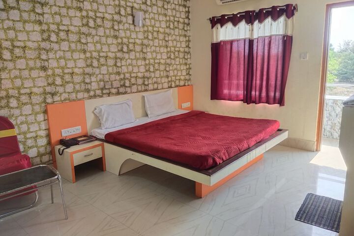 Room 4 of 6
