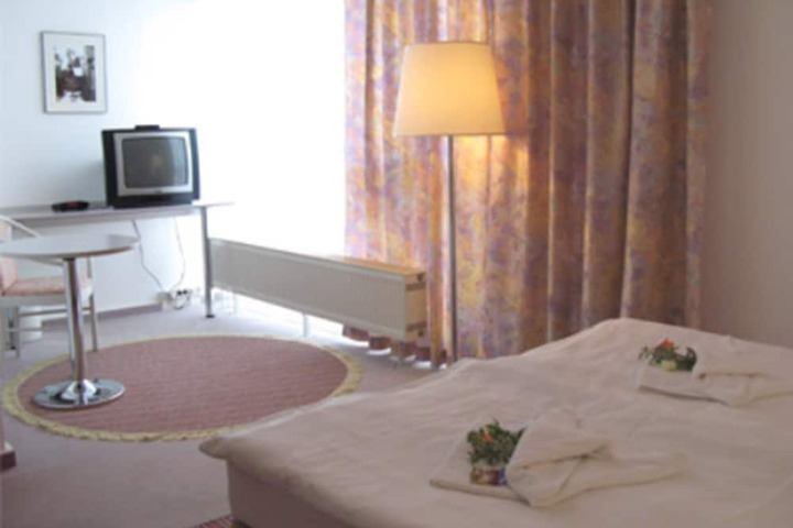 Room 10 of 21