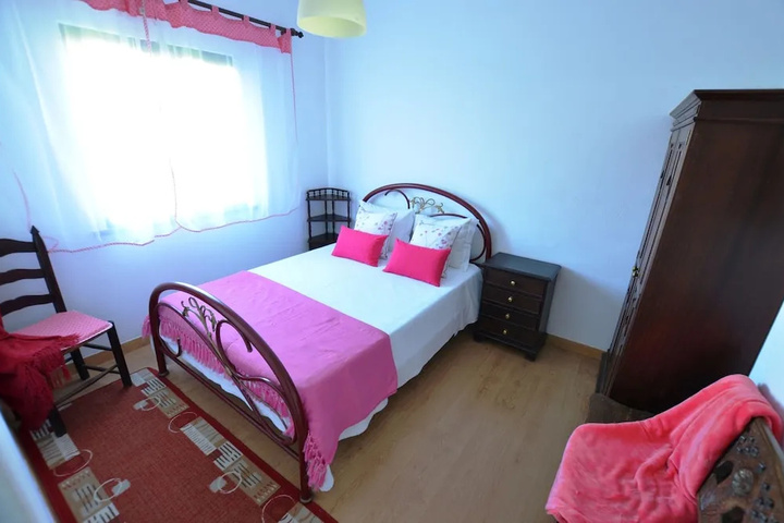 Room 6 of 12