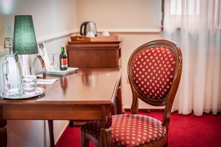 Room 10 of 66