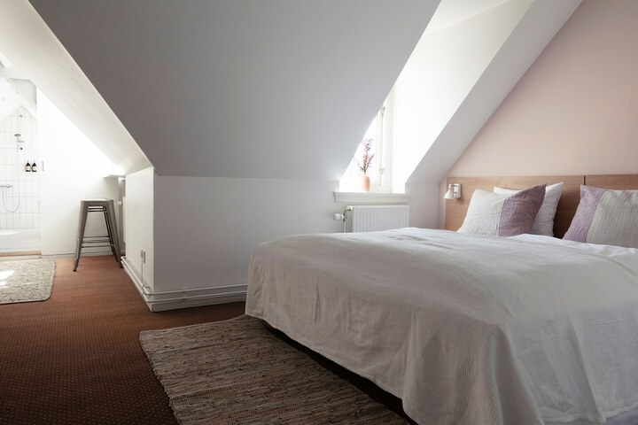 Room 46 of 87