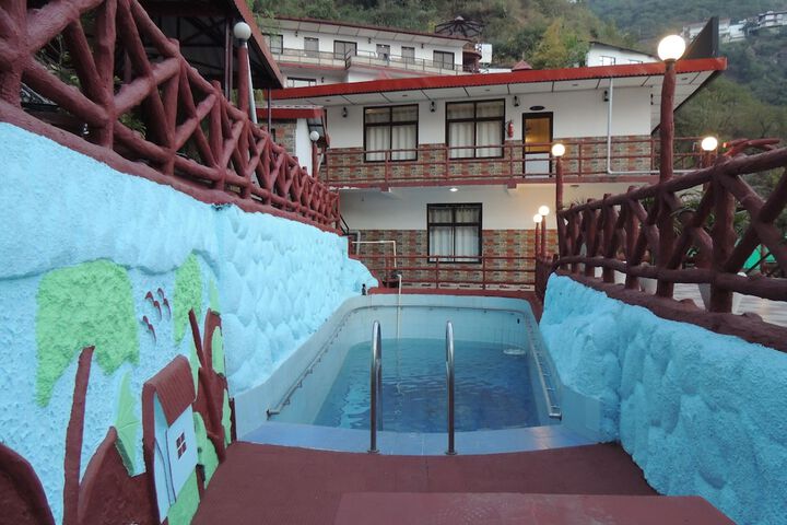 Pool 30 of 50