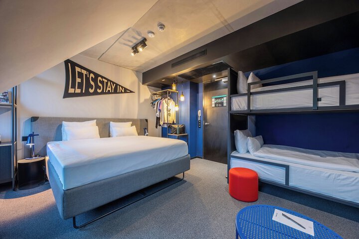 Room 44 of 146
