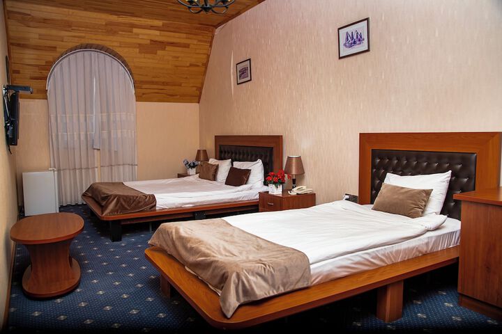Room 4 of 42