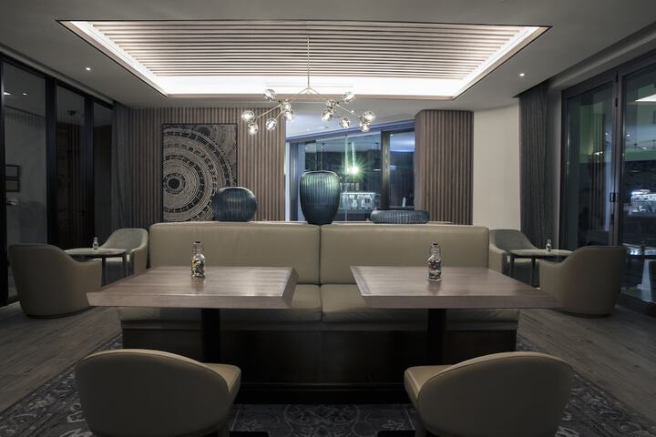 Lounge 39 of 67