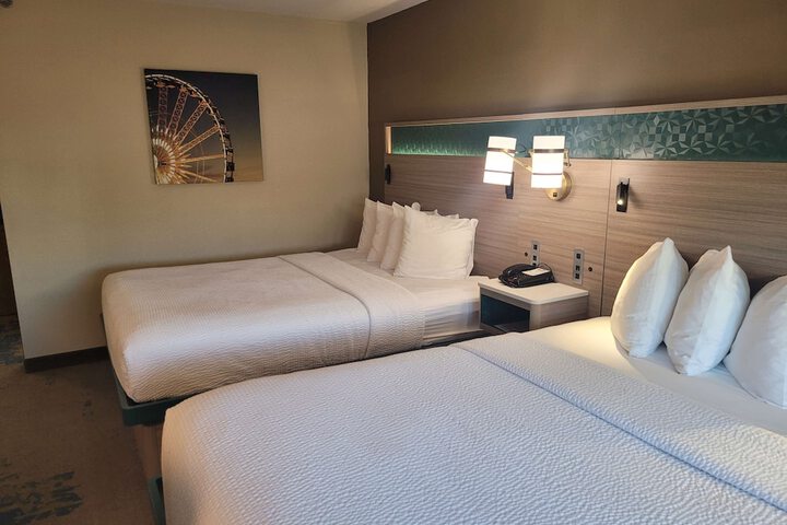 2 Queen Beds (8 of 16)