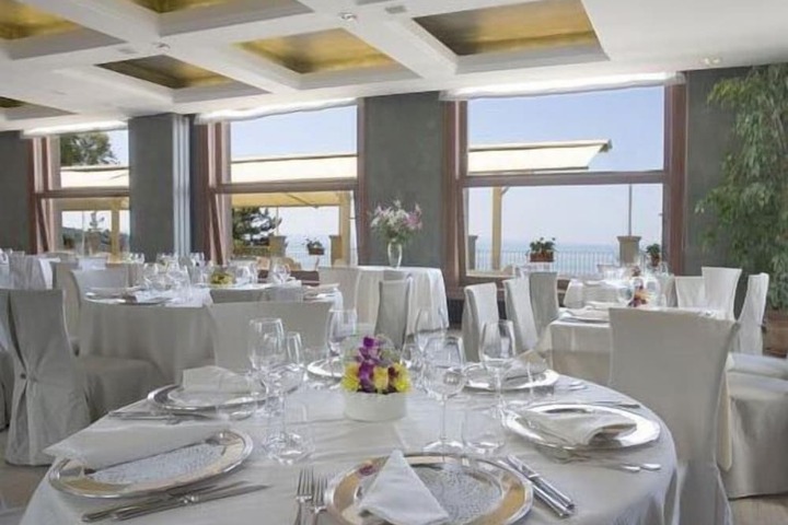 Dining 44 of 60