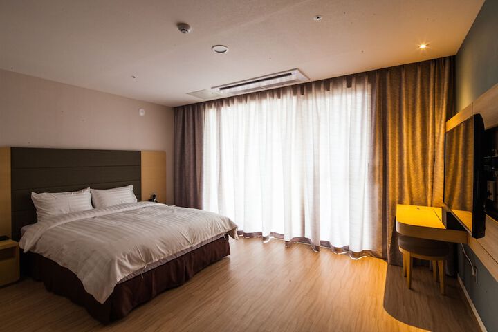 Room 45 of 127
