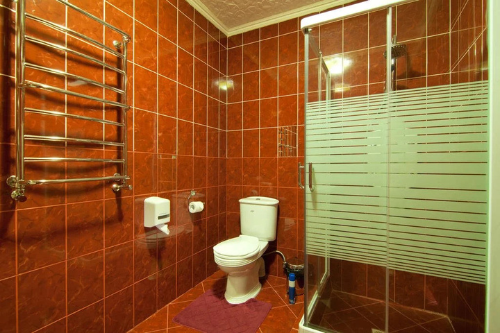 Room 7 of 12