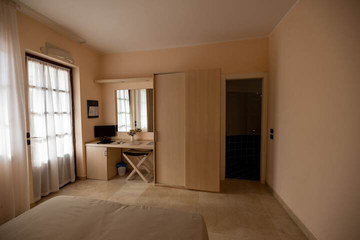Room 3 of 56