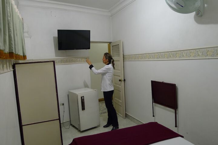 Room 12 of 38