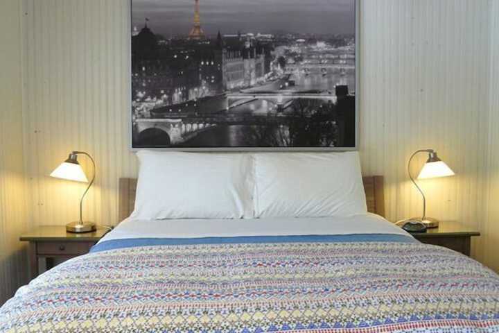 Room 6 of 25
