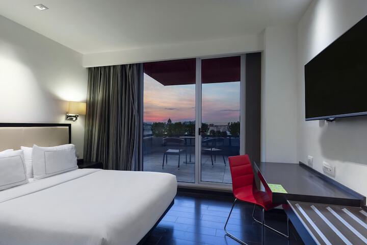 Room 10 of 115