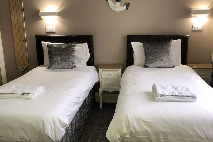 Room 5 of 42
