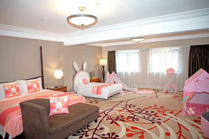 Room 43 of 76