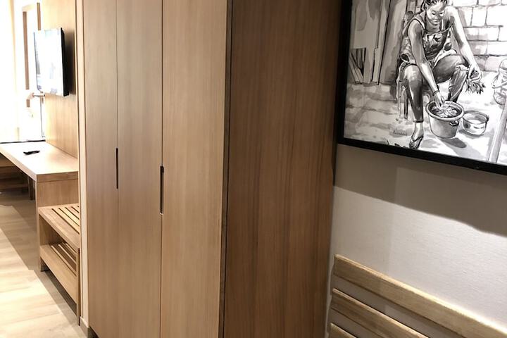 Room 10 of 35