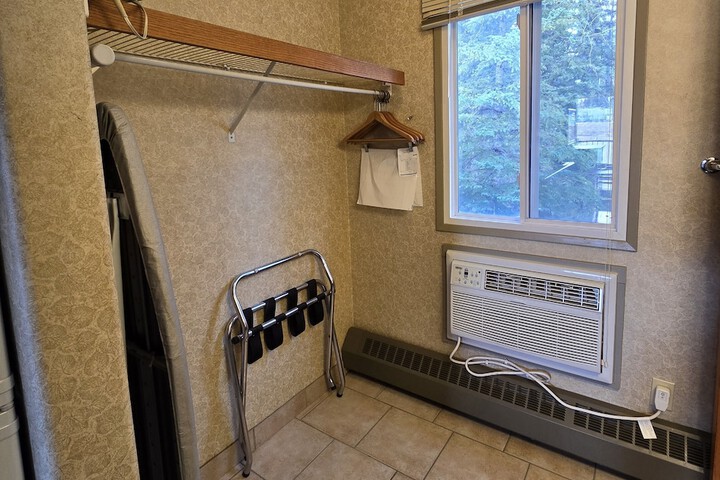 Iron/ironing board