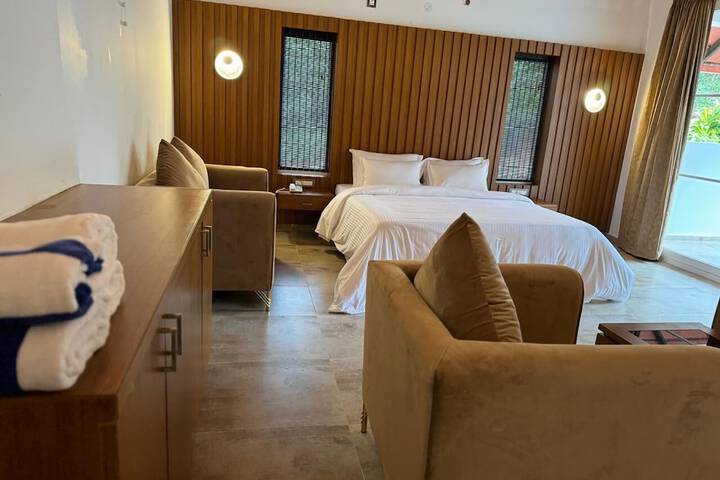Room 2 of 30