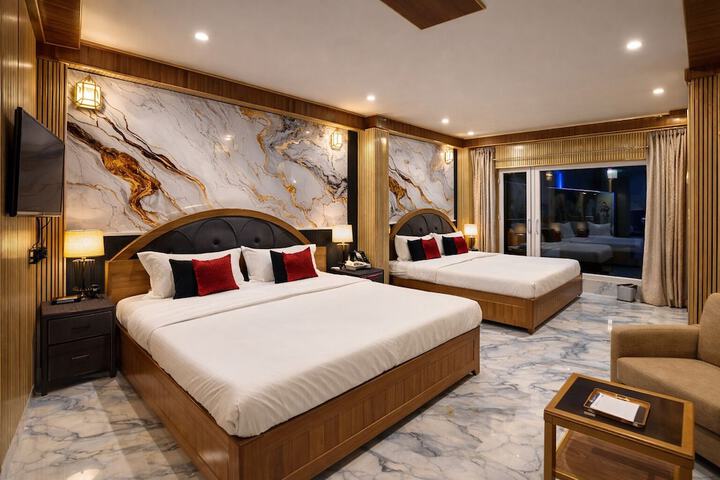 Room 17 of 31