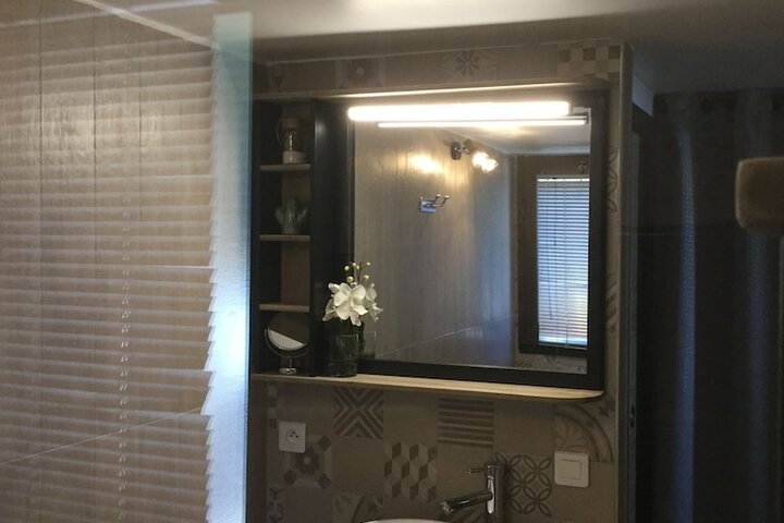 Room 52 of 79