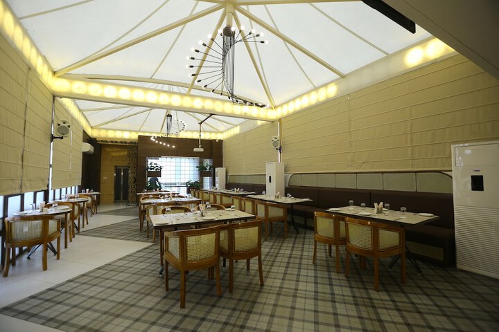 Dining 11 of 16