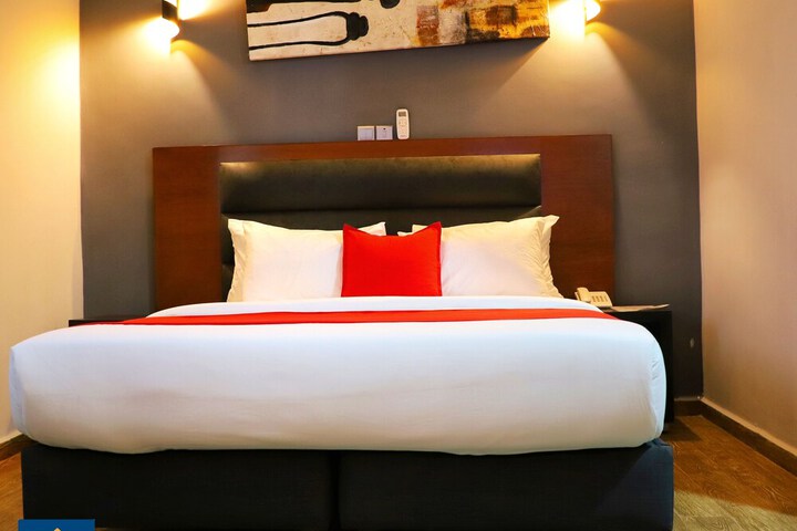 Room 8 of 34