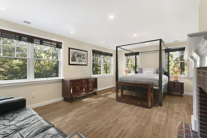 Room 1 of 26