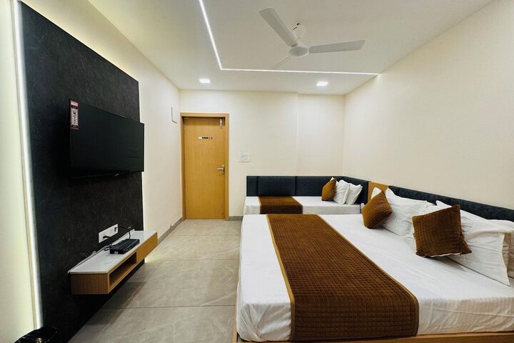 Room 27 of 38