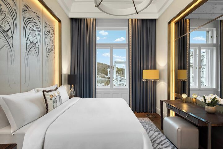 Room 73 of 169