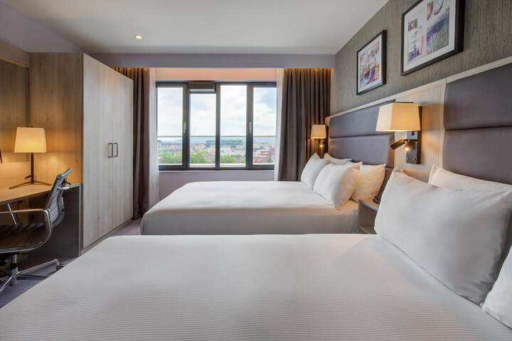 Room 33 of 102