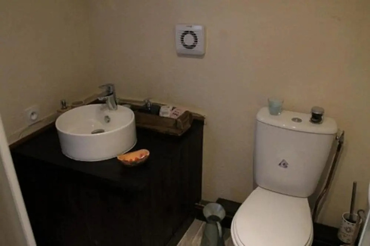 Room 8 of 17