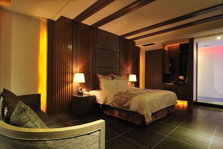 Room 12 of 50