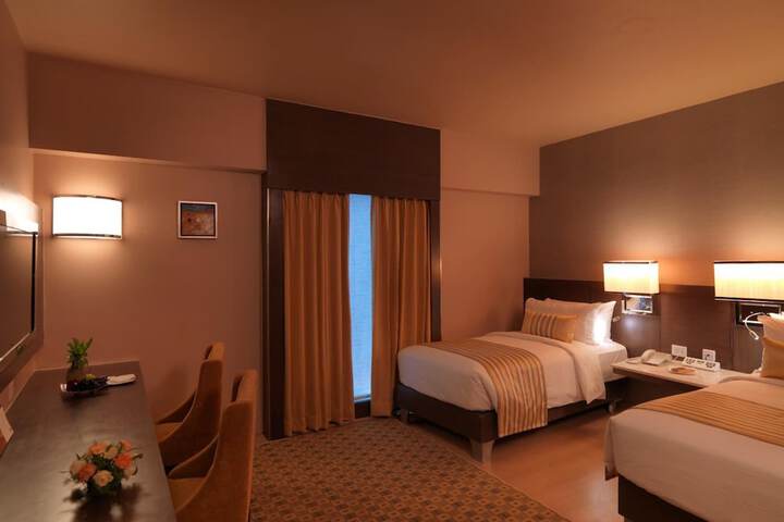 Room 11 of 33