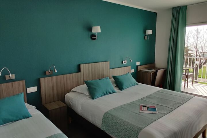 Room 11 of 50