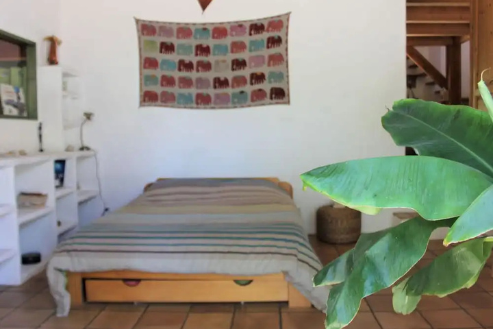 Room 4 of 16