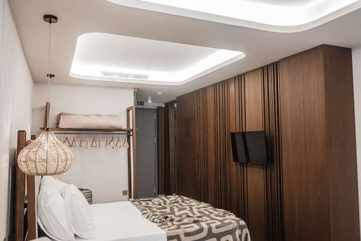 Room 16 of 60