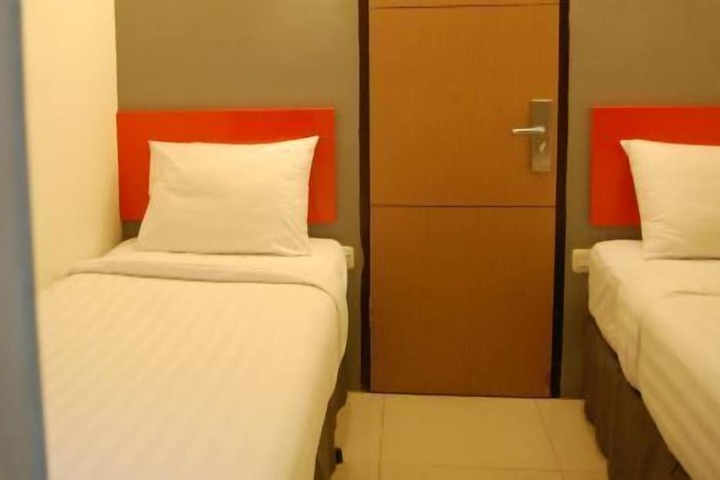Room 8 of 17