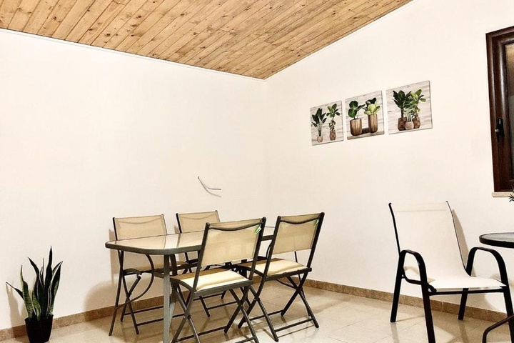 Dining 9 of 10