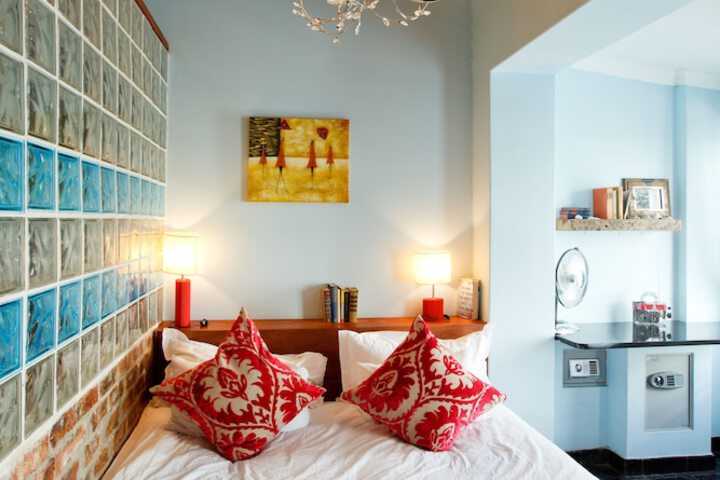 Room 5 of 32