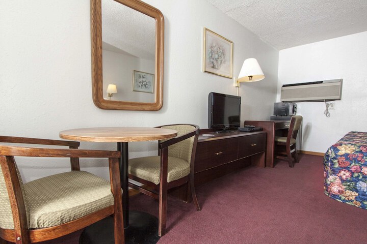 Standard Room, King or Two Doubles (6 of 7)