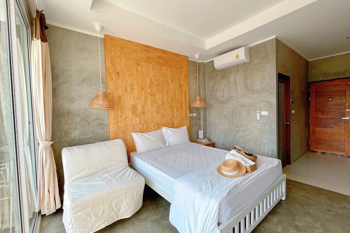 Room 4 of 38