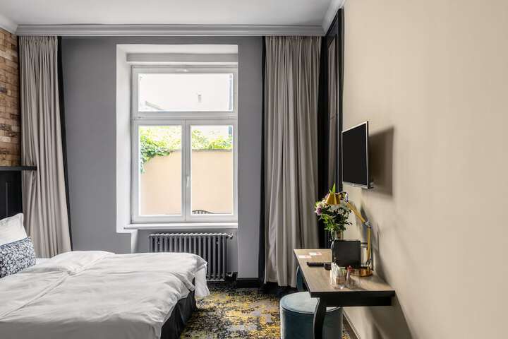 Room 18 of 50