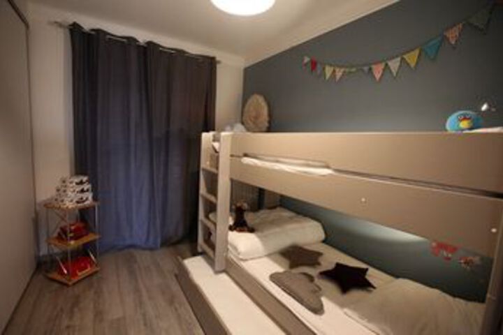 Room 6 of 33