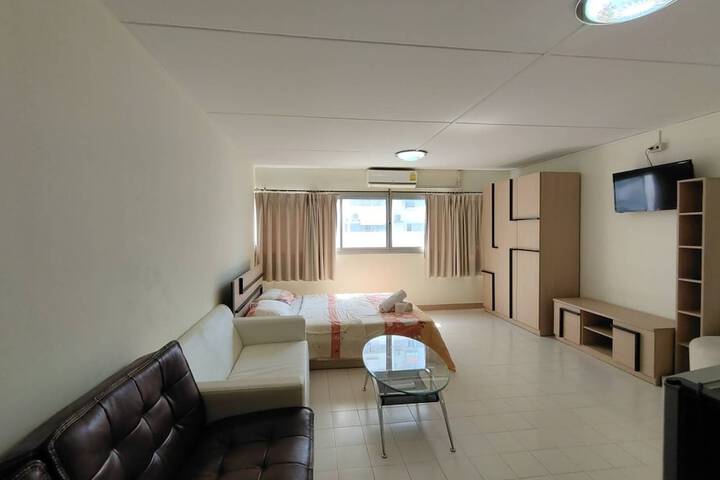 Room 6 of 16