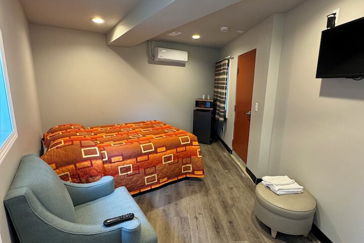 Room 2 of 10