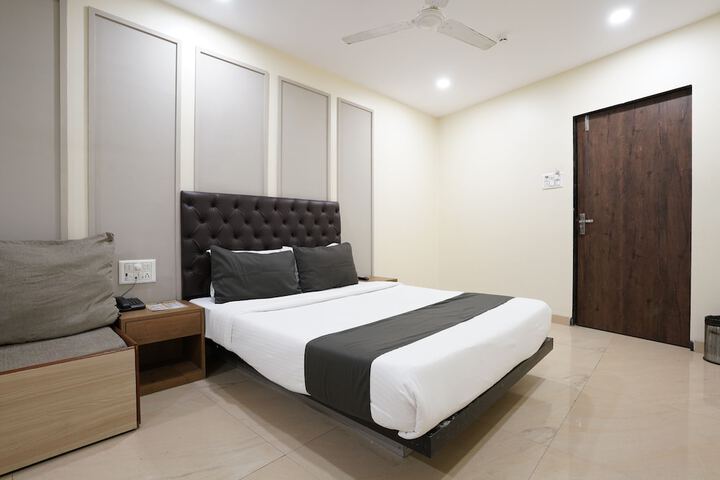 Room 10 of 32