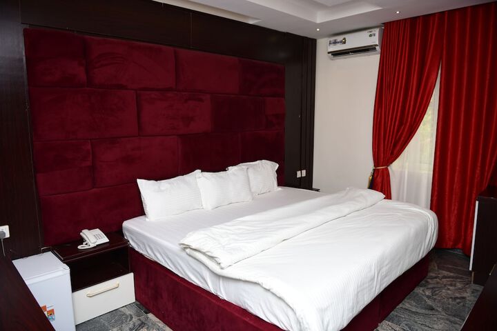 Room 13 of 28